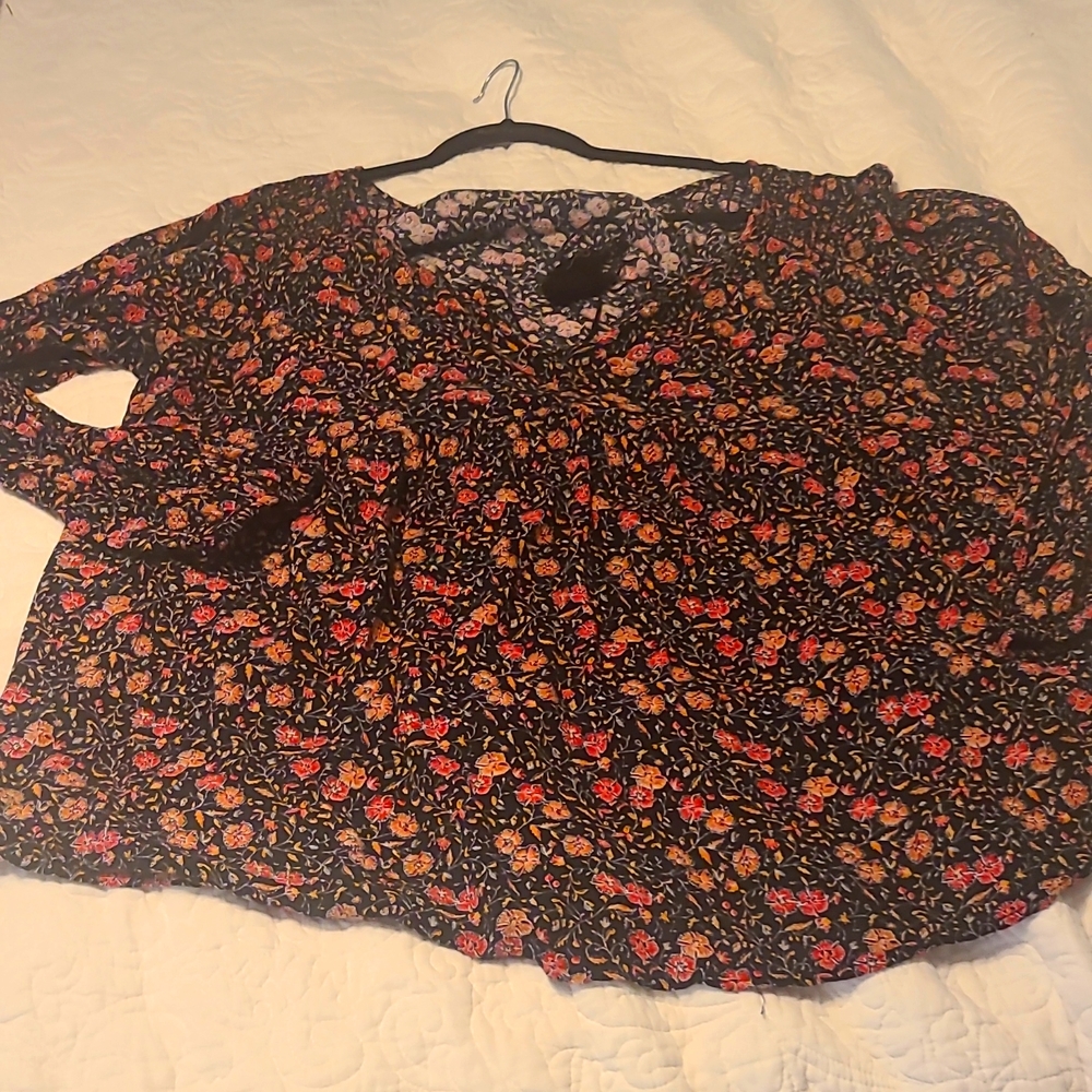 Black Old Navy peasant top. XXL